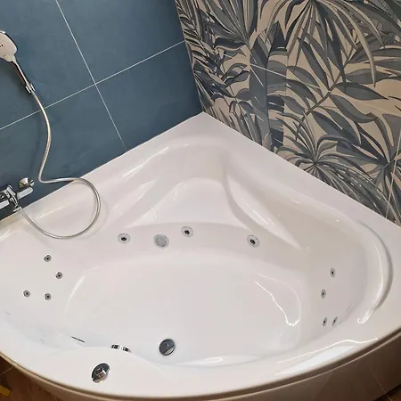 Вилла Amazing 5 Bedroom House Krumlov 82 - 4 Min Walk To Main Square *