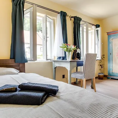 Amazing 5 Bedroom House Krumlov 82 - 4 Min Walk To Main Square Вилла