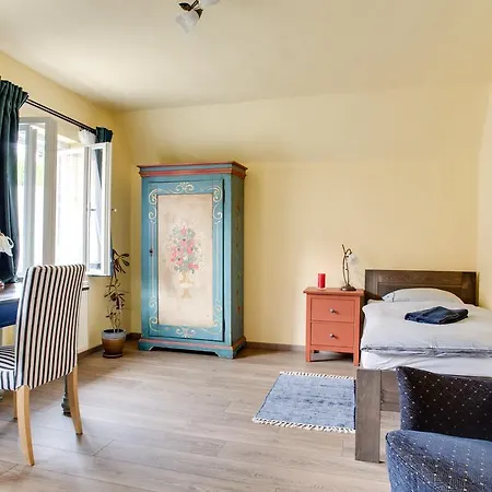 Amazing 5 Bedroom House Krumlov 82 - 4 Min Walk To Main Square Вилла