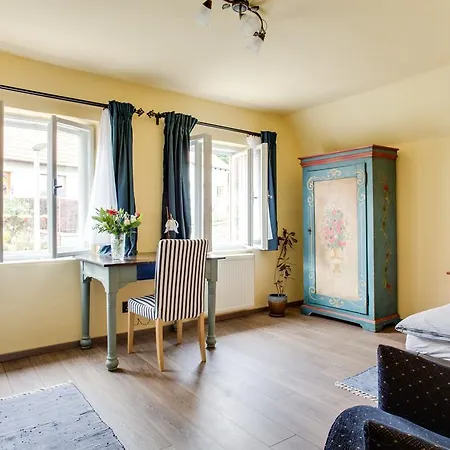 Amazing 5 Bedroom House Krumlov 82 - 4 Min Walk To Main Square Вилла Чески-Крумлов
