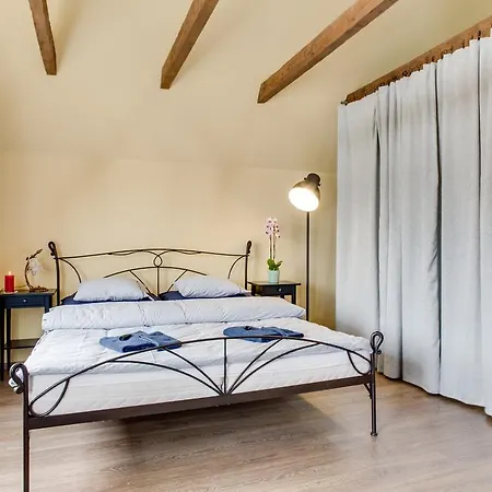 Amazing 5 Bedroom House Krumlov 82 - 4 Min Walk To Main Square Вилла Чески-Крумлов
