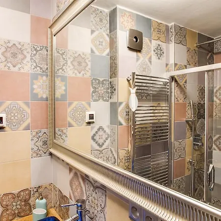 Amazing 5 Bedroom House Krumlov 82 - 4 Min Walk To Main Square Вилла *