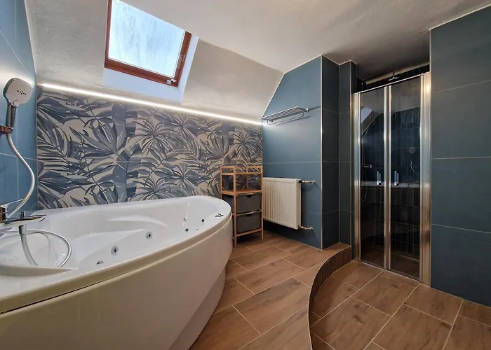Amazing 5 Bedroom House Krumlov 82 - 4 Min Walk To Main Square *
