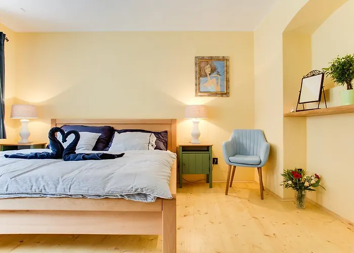 Amazing 5 Bedroom House Krumlov 82 - 4 Min Walk To Main Square Villa *