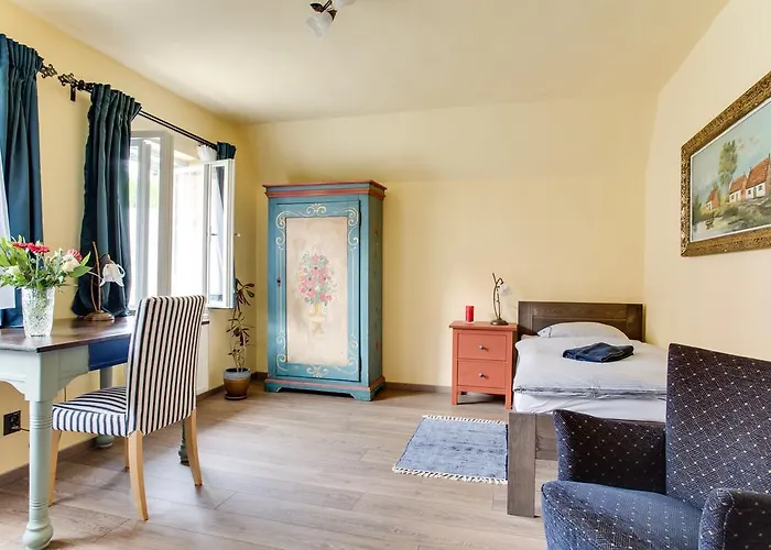 Amazing 5 Bedroom House Krumlov 82 - 4 Min Walk To Main Square Villa