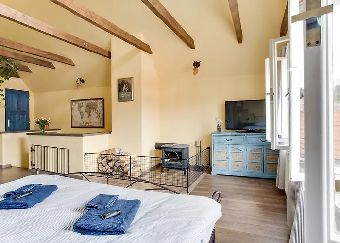 Amazing 5 Bedroom House Krumlov 82 - 4 Min Walk To Main Square Villa Český Krumlov