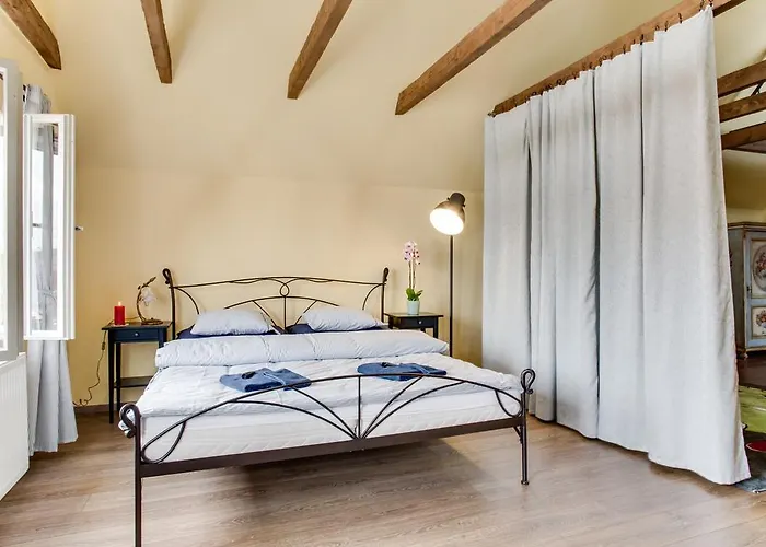 Amazing 5 Bedroom House Krumlov 82 - 4 Min Walk To Main Square Villa Český Krumlov